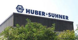 Leuchtreklame HUBER+SUHNER; Pfäffikon ZH, Leuchtreklame Länge 12,5 m