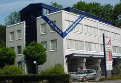 Büro- und Gewerbehaus in Rüti ZH, Temporäre Gebäudebeschrftung